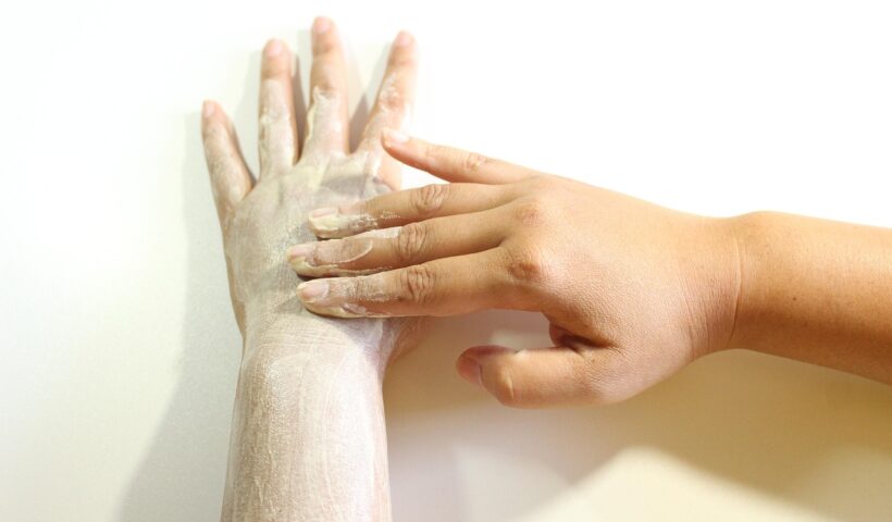 Peeling chemiczny – jak działa i dla kogo jest przeznaczony?