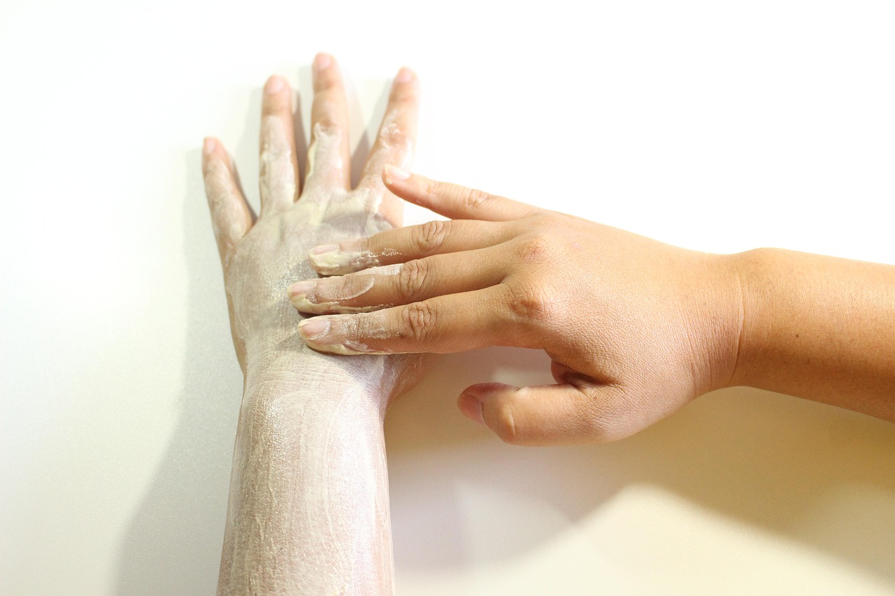 Peeling chemiczny – jak działa i dla kogo jest przeznaczony?